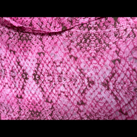 Accessory Street pink snake skin pattern top sz L - Picture 3 of 4